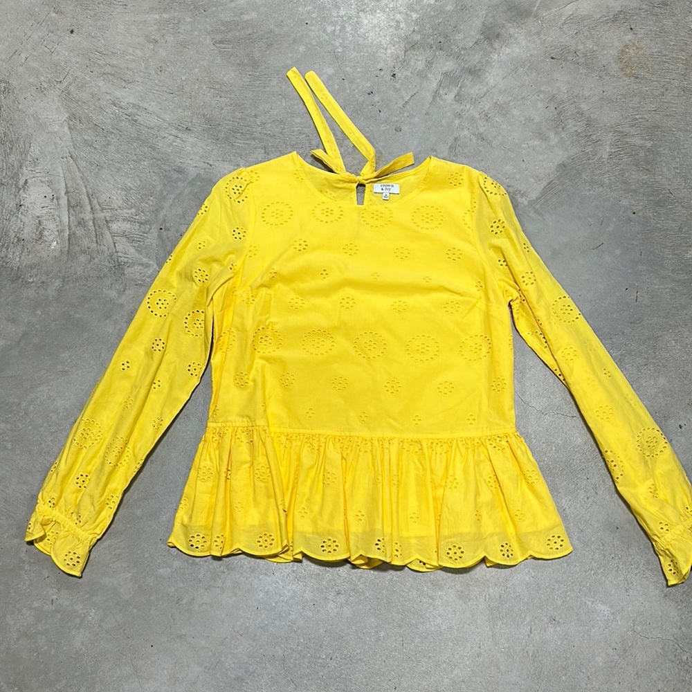 Bright yellow ruffle bottom crown & Ivy top / ‎ Size M